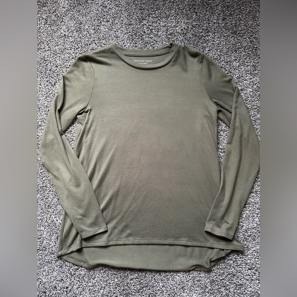 American Eagle Outfitters Green Long Sleeve Tee